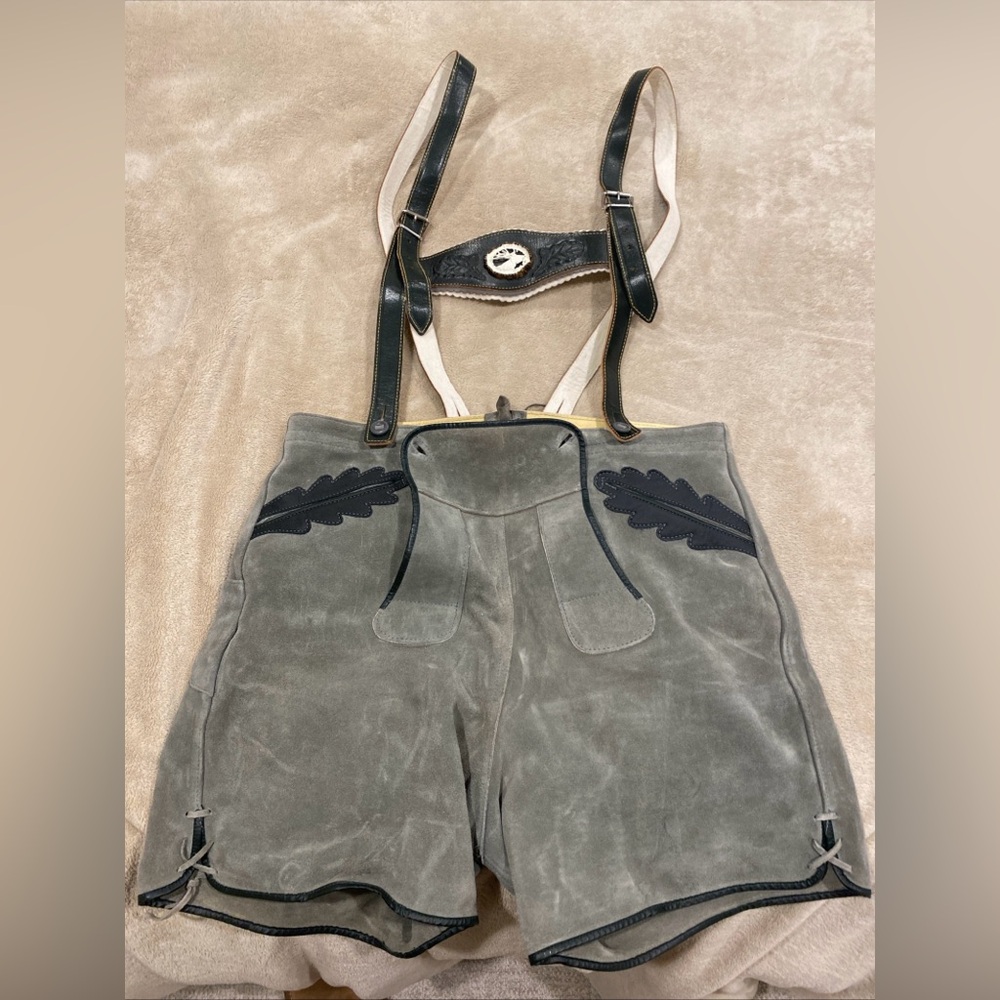 Authentic Oktoberfest men’s german lederhosen size Medium 32/33 leather